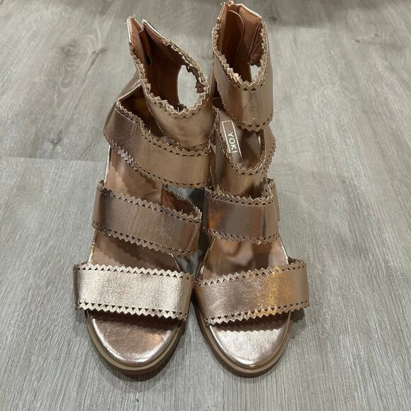 Yoki Metalic Gold Chunky Sandal Heels Women's Size 9 - Picture 3 of 8